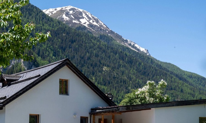 Ardez Apartamento | STUDIO EG MUGLIN: RENOVATED 1-ROOM FLAT IN THE FORMER MILL OF THE MOUNTAIN VILLAGE OF ARDEZ