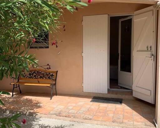 Les Hauts de Villeneuve Apartamento | Studio en rez-de-jardin arboré avec accès piscine et clim