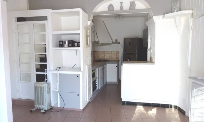 Bastide Giraud Apartamento | Studio en RDJ Paisible a 5 mn de la Plage & Port de Marina et Parc de Vaugrenier