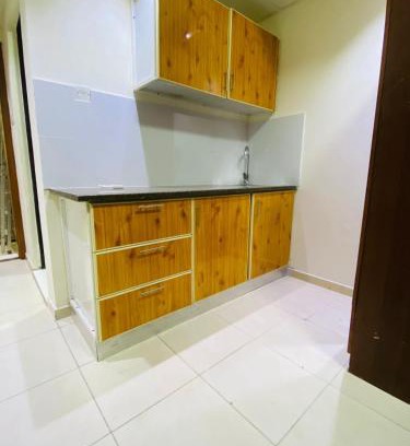 Madinat Zayed Apartamento | Studio Flat is available for rent