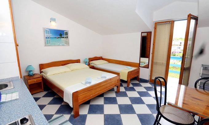 Sucuraj Apartamento | Apartamento-estudio con balcón y vista al mar Sucuraj, Hvar (AS-3589-l)