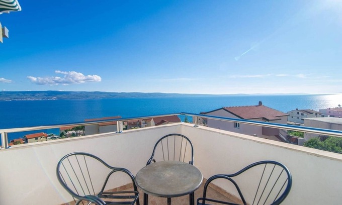 Dugi Rat Apartamento | Apartamento-estudio con terraza y vista al mar Mali Rat, Omis (AS-7482-a)