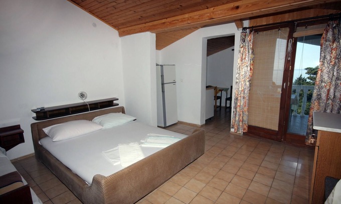 Suha Punta Apartamento | Apartamento-estudio con terraza y vista al mar Suha Punta, Rab (AS-5050-b)