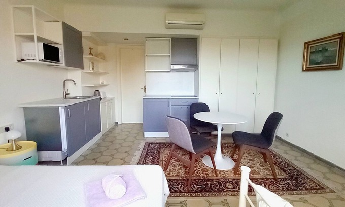 Altafulla Apartamento | Studio for 2-3 in villa, satellite TV, garden, pool, 10 min. walk to the beach
