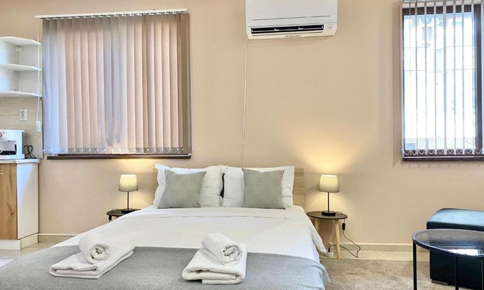 Stara Zagora Apartamento | Studio for 4 Guests Next to Mall & Free Street Parking