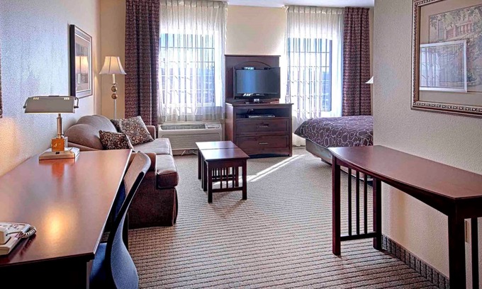 Graysville Apartamento | Studio | Free Breakfast Buffet, Pool & Gym Access
