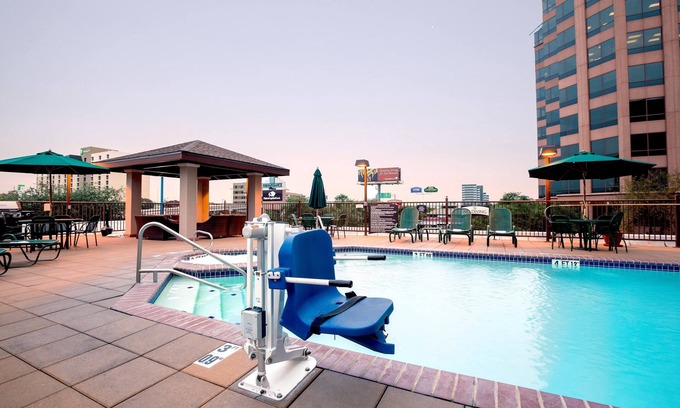 Shearer Hills - Ridgeview Apartamento | Studio | Free Breakfast + Outdoor Pool and Hot Tub