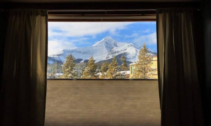 Big Sky Condominio | Studio getaway steps away from Big Sky Resort