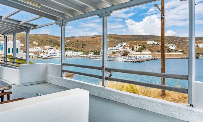 Loutra Apartamento | Estudio 'Gorgona 1' con vistas al mar, Wi-Fi y aire acondicionado