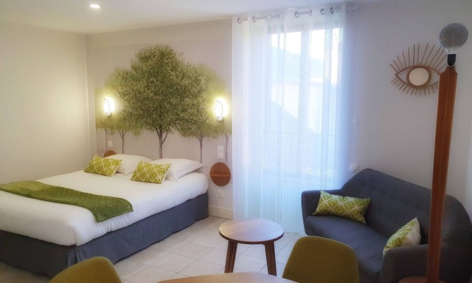 La Charite-sur-Loire Apartamento | Estudio-Lujoso-Baño privado con bañera-Vista al patio