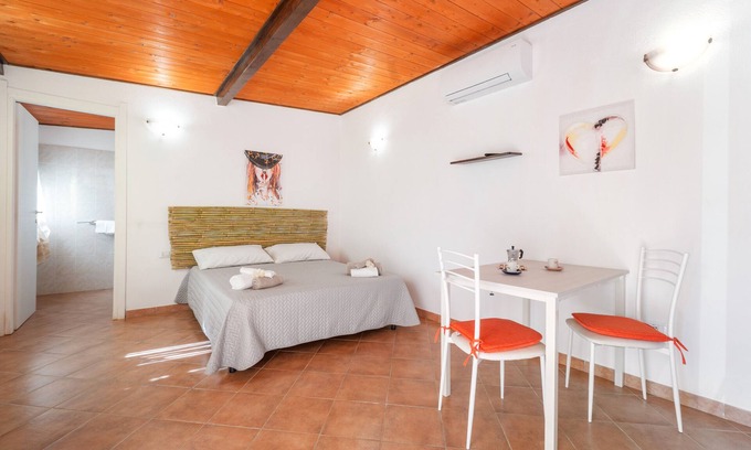 Teulada Apartamento | Estudio 'Il Limone' con vistas a la montaña, terraza privada y aire acondicionado