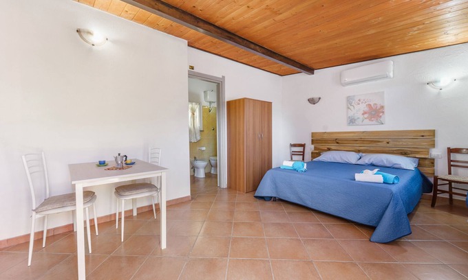 Teulada Apartamento | Estudio 'Il Mandarino' con vistas a la montaña, terraza privada y aire acondicionado