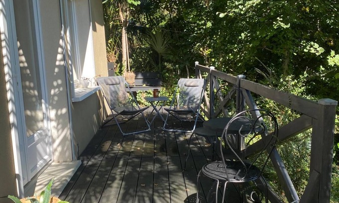 Bagneres-de-Bigorre Apartamento | Studio in a bucolic setting, mountain view, terrace and fireplace