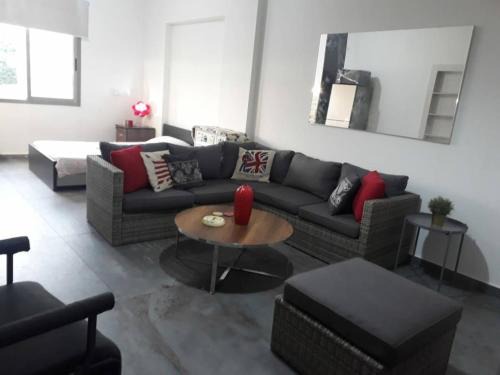 Dbayeh Apartamento | Studio In Dbayeh In A Prime Location, Wifi, 38sqm