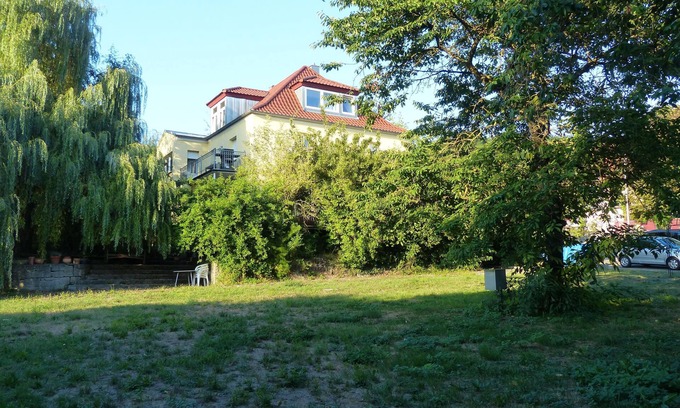 Randersacker Apartamento | Estudio en un antiguo vivero de rosas con jardín; los viajeros de negocios son bienvenidos