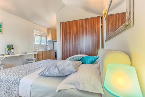 Kastel Kambelovac Apartamento | Studio in Olive Grove close to Split and Trogir