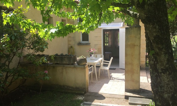 Sarlat-la-Caneda Apartamento | Estudio en Sarlat, para una pareja en busca de calma