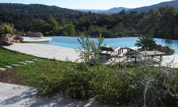 Auribeau-sur-Siagne Apartamento | Studio in villa, around Cannes, sea view terrace