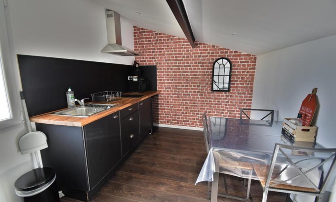 Meze Apartamento | Studio industriel à 50 m de la plage et du port