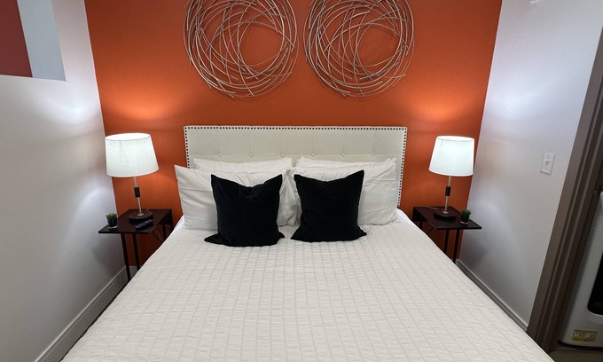 Madison Apartamento | Studio l Queen l New Build l Garage l Patio | W/D
