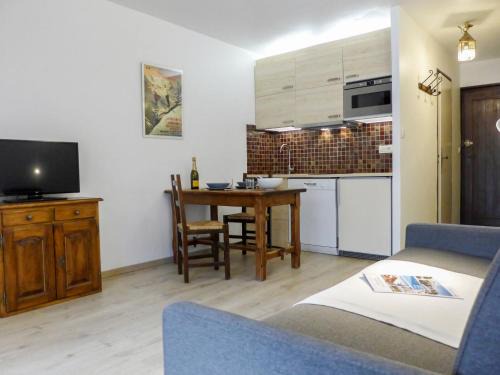 Les Praz-de-Chamonix Apartamento | Studio Le Pramouny-2 by Interhome