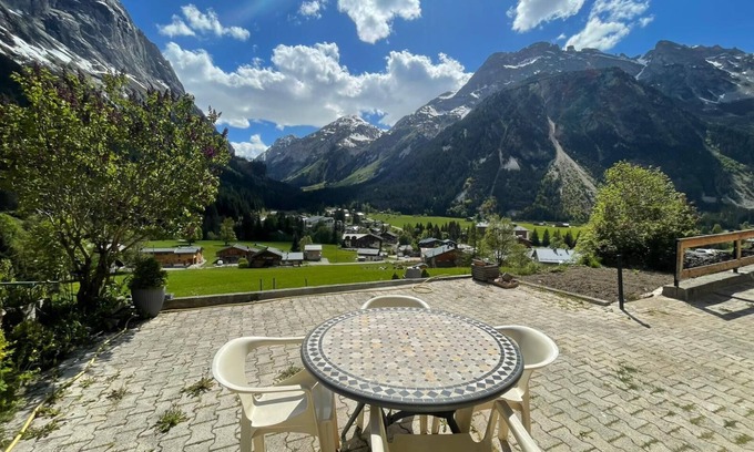 Pralognan-la-Vanoise Apartamento | Studio les Bieux in a mountain chalet