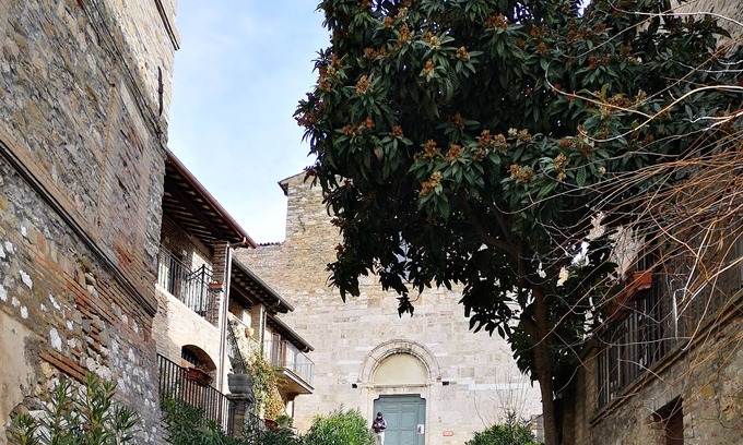 Guzman Casa | Studio located in the center of Bevagna