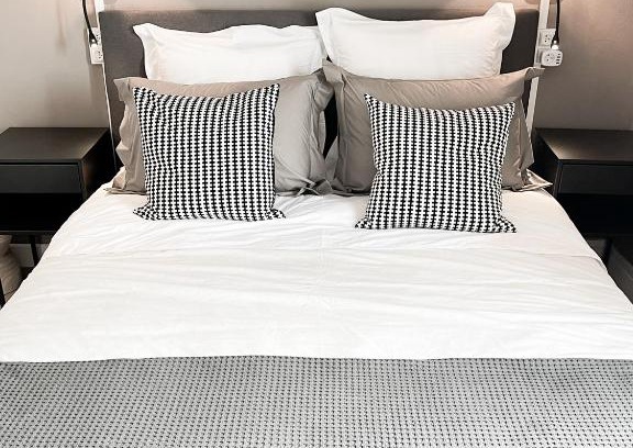 Loubezs-Bernac Cama Y Desayuno | Studio Loubes Bernac