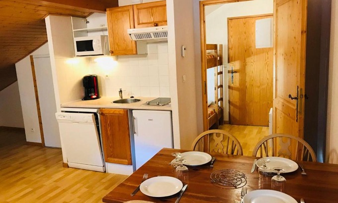 Samoens Apartamento | Studio mansardé avec balcon, piscine et parking souterrain à Samoëns - FR-1-629-92