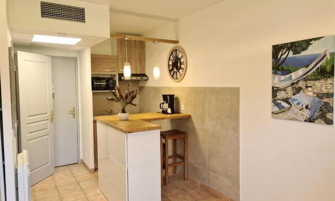 Mouans-Sartoux Apartamento | Studio meublé face au golf