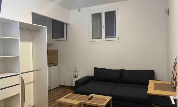 Boujan-sur-Libron Apartamento | Studio meublé Tout équipé!