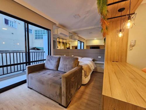 Bigorrilho Apartamento | Studio Moderno com sacada Ap 25 Soho Life