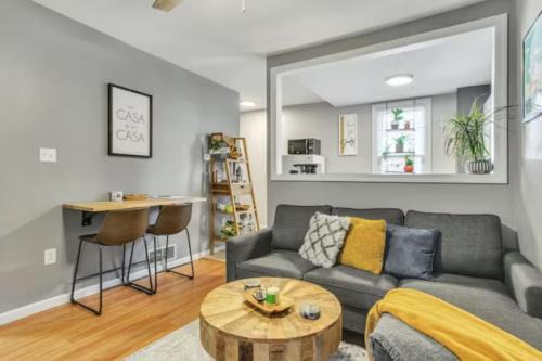 Lower Lawrenceville Apartamento | Studio near Arsenal Park l Street Parking