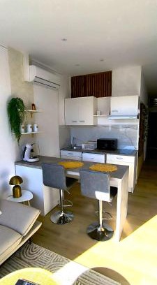 Centre-Ville Apartamento | Studio neuf Climatisé et tout équipé - 3 clés vacances - hyper centre St Pierre - 3 minutes du lagon