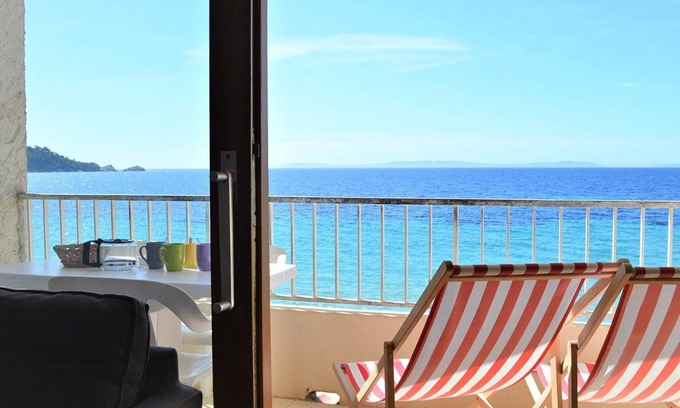 Cavaliere Beach Apartamento | Estudio en playa Cavalière con terraza, 1er piso, 2 plazas