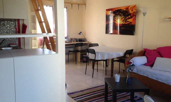 Aiguelongue Apartamento | Studio on second floor of a villa, residential area, near streetcar and park