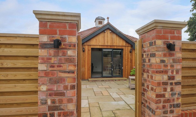 Chester Cabaña | STUDIO, pet friendly, country holiday cottage in Christleton