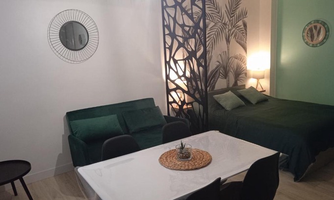 Bagnoles-de-l'Orne Apartamento | Studio plein centre face au lac, cave vélo