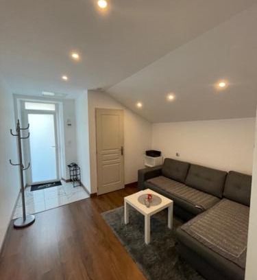 Vesoul Casa | Studio privée Vesoul -Wifi,TV,Clim,Parking gratuit