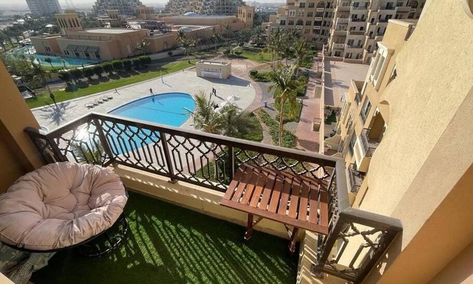 Bab Al Bahr Apartamento | Studio -Private Beach & Pool & BBQ -WiFi available