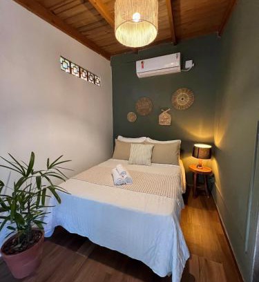Rio Vermelho Sul Casa | Studio privativo com trilha até a praia
