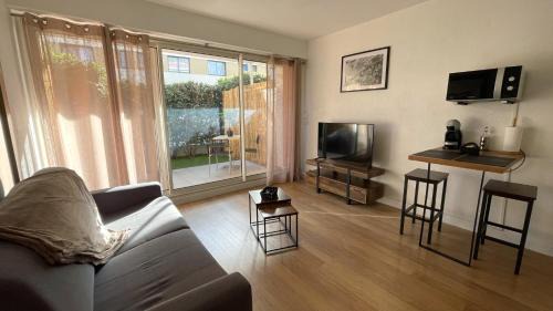 Villeneuve Loubet Beach Apartamento | Studio proche plage avec jardinet et parking - Casa Garcia