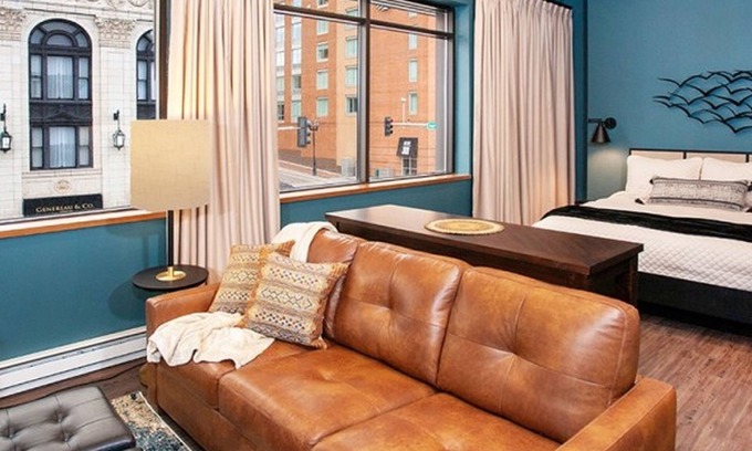 Downtown - Waterfront Apartamento | Studio Queen Suite - Spectacular Views of Downtown Duluth's Superior Street