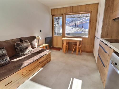 Meribel-Mottaret Apartamento | Studio rénové au pied des pistes, exposé sud avec balcon et Wi-Fi, proche commerces et ESF - FR-1-182-167