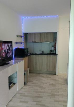 Sanary-sur-Mer Apartamento | STUDIO RDJ TERRASSE PISCINE SANARY SUR MER