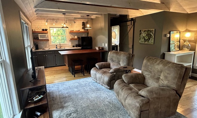Jonesville Apartamento | Studio Rental in Elkin, Yadkin Valley Wine Region