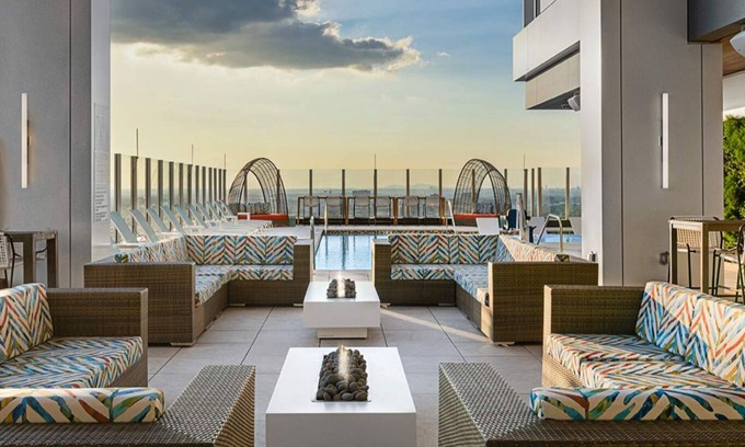 Downtown Atlanta Complejo | studio resort suite big-city living with a side of Southern charm
