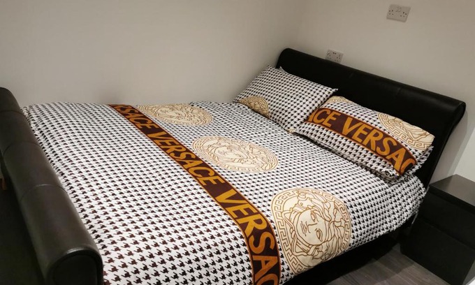 Kidbrooke with Hornfair Apartamento | Studio self contained double bedroom