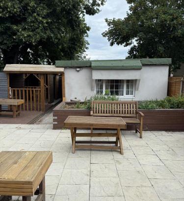 Brunel Apartamento | Studio - Sleeps 2 - Garden - Parking - Wifi