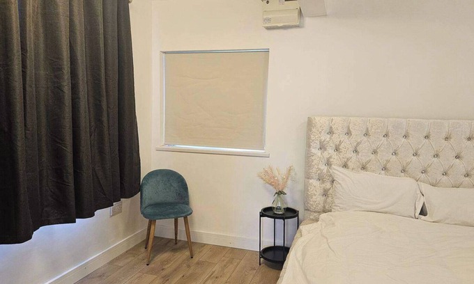 Bridgend Apartamento | Studio - Sleeps 2 - Parking - WiFi